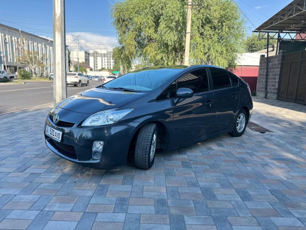 Toyota Prius: 2011 г., 1.8 л, Автомат, Гибрид, Лифтбек: фото 3