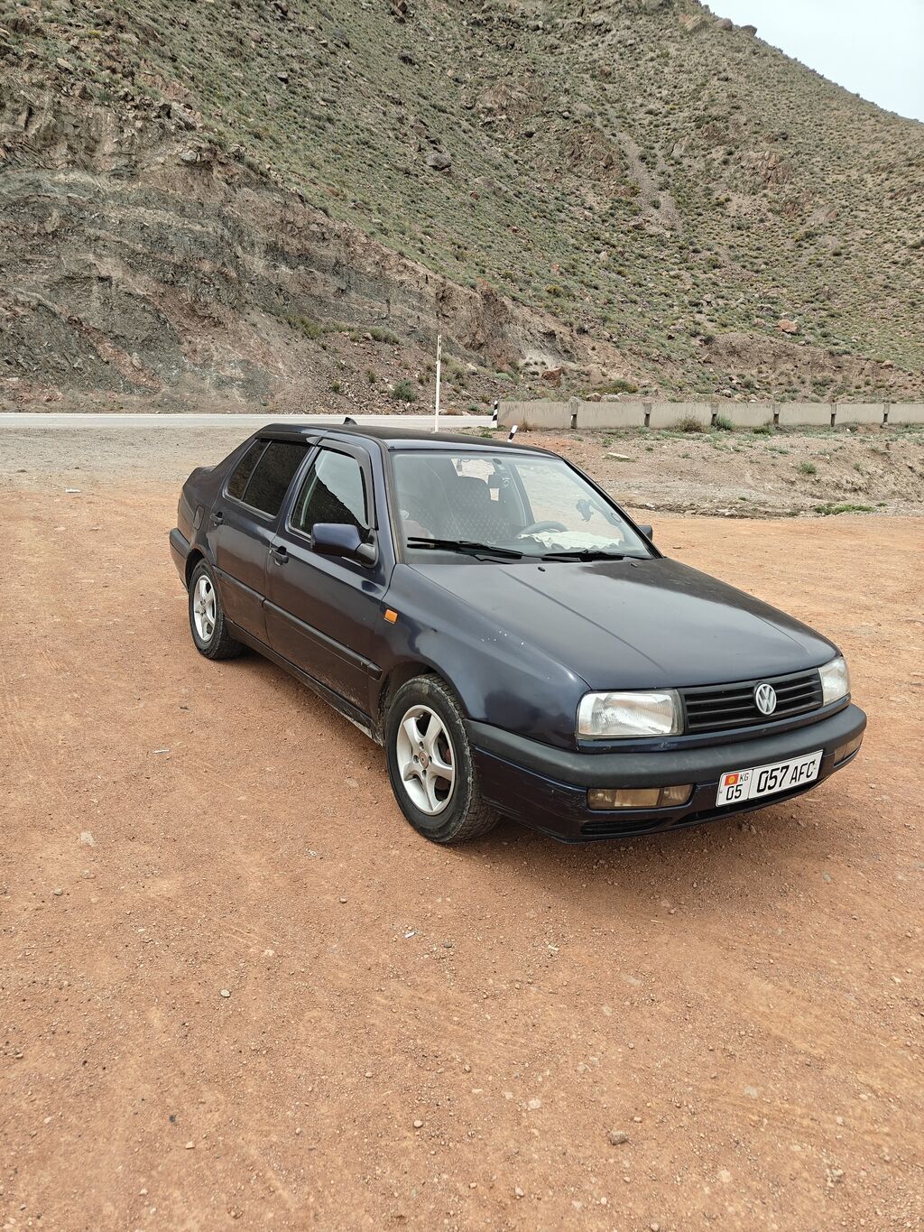 Volkswagen Vento: 1992 г., 1.8 л, Механика, Бензин, Седан: фото 1