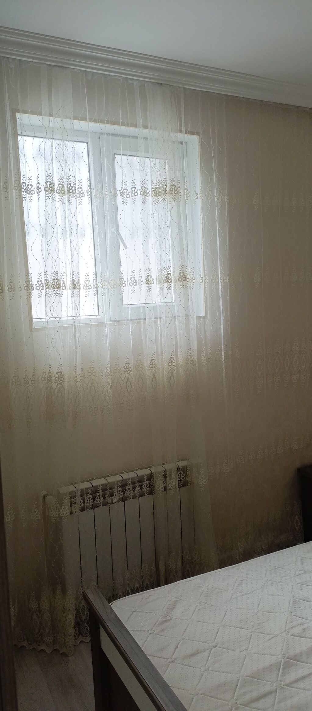 3 otaqlı mənzil – mebellə - Geniş və işıqlı zal: spot işıqlandırma