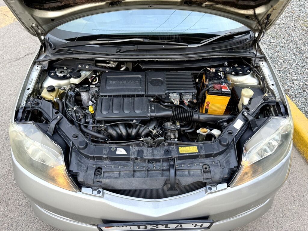 Mazda Demio 2004 г., 1.3 л, автомат: фото 5