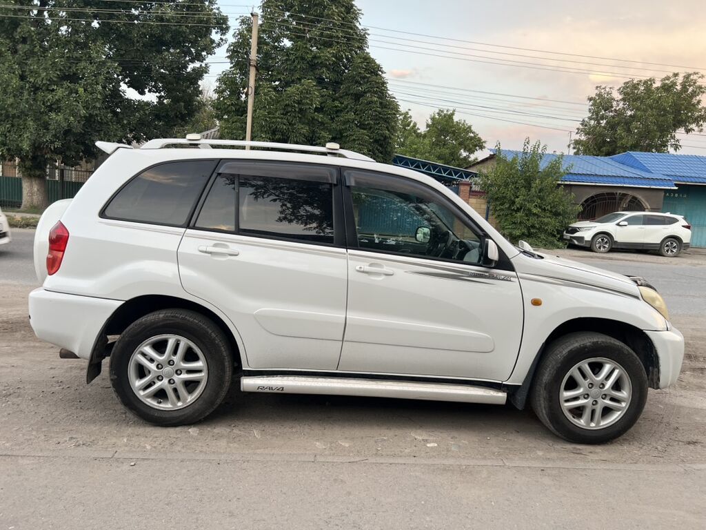 Toyota RAV4: 2002 г., 2 л, Автомат, Бензин, Кроссовер: фото 2