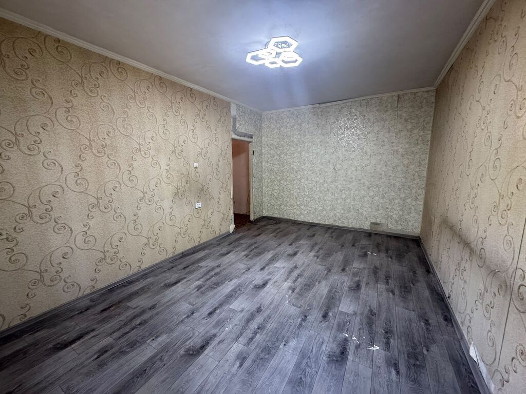 1 комната, 34 м², ТЦ Весна 105 серия, 1 этаж, Старый ремонт: фото 2