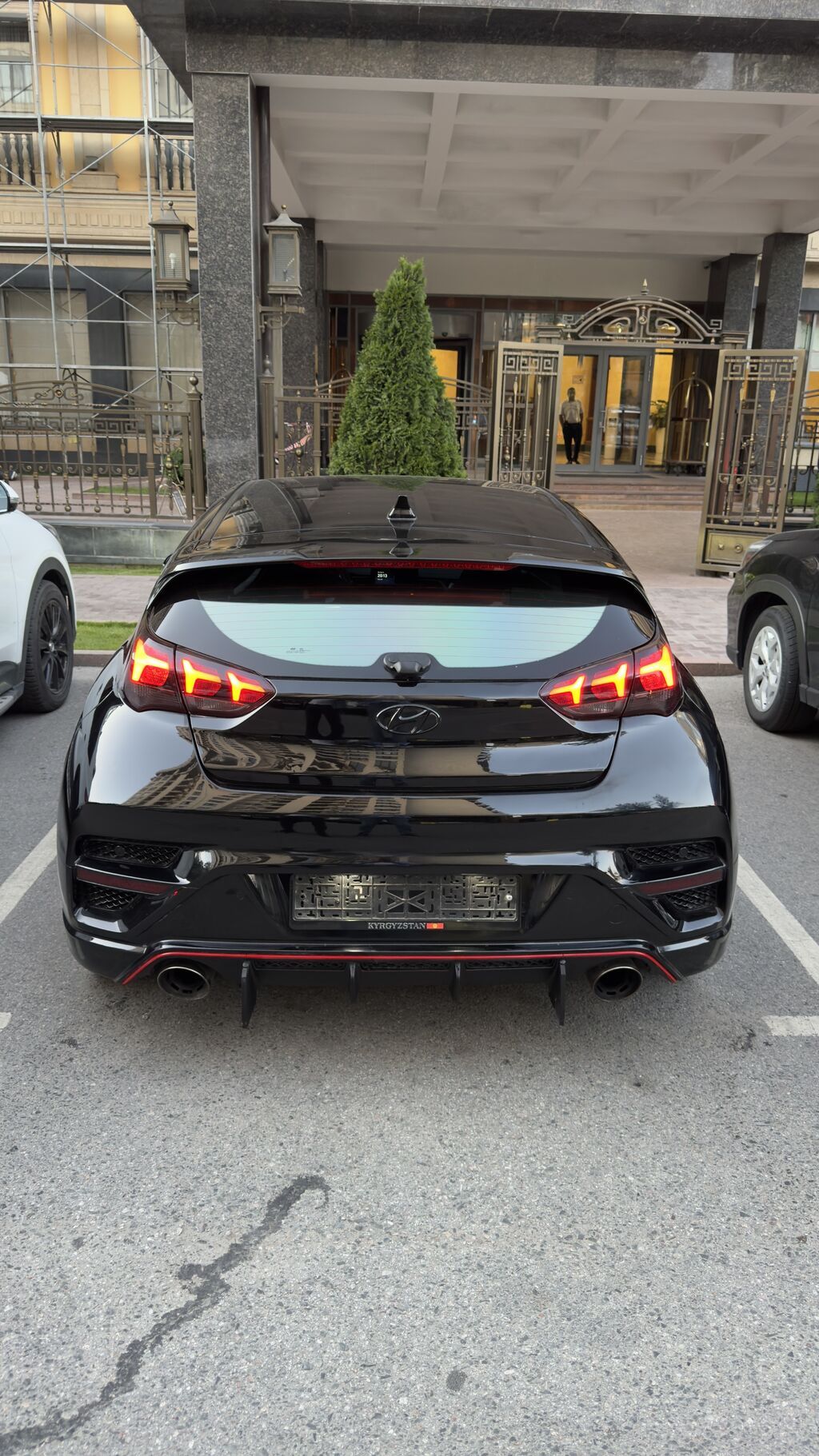 Hyundai Veloster: 2021 г., 2 л, Робот, Бензин, Хэтчбэк: фото 4
