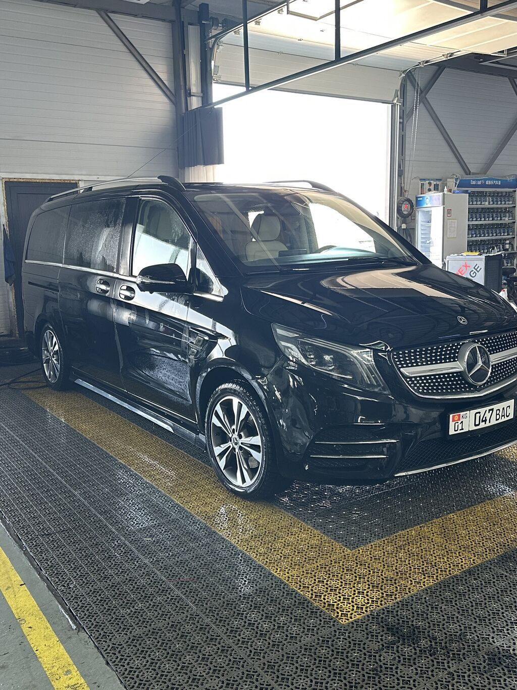 Mercedes-Benz V-Class: 2020 г., 2 л, Автомат, Бензин, Минивэн: фото 2