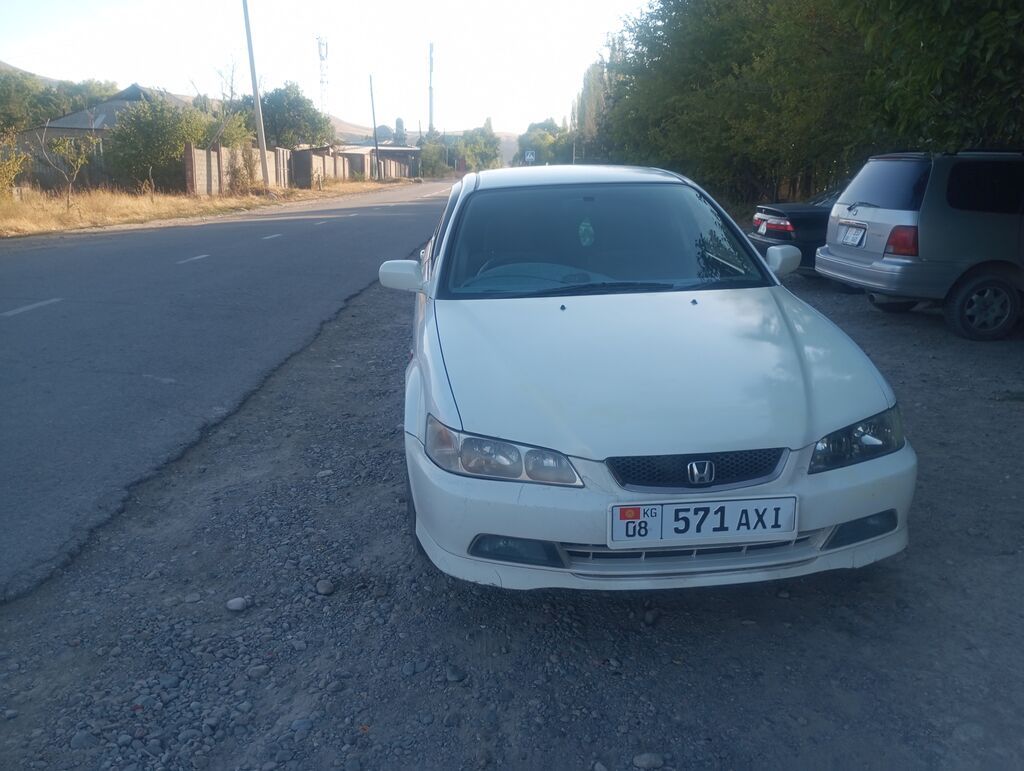 Honda Accord: 2002 г., 2 л, Автомат, Бензин, Седан: фото 3