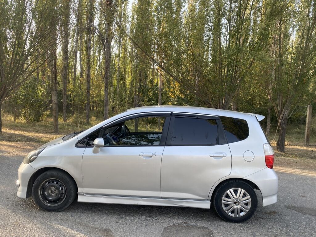 Honda Fit: 2002 г., 1.5 л, Автомат, Бензин, Хэтчбэк: фото 7
