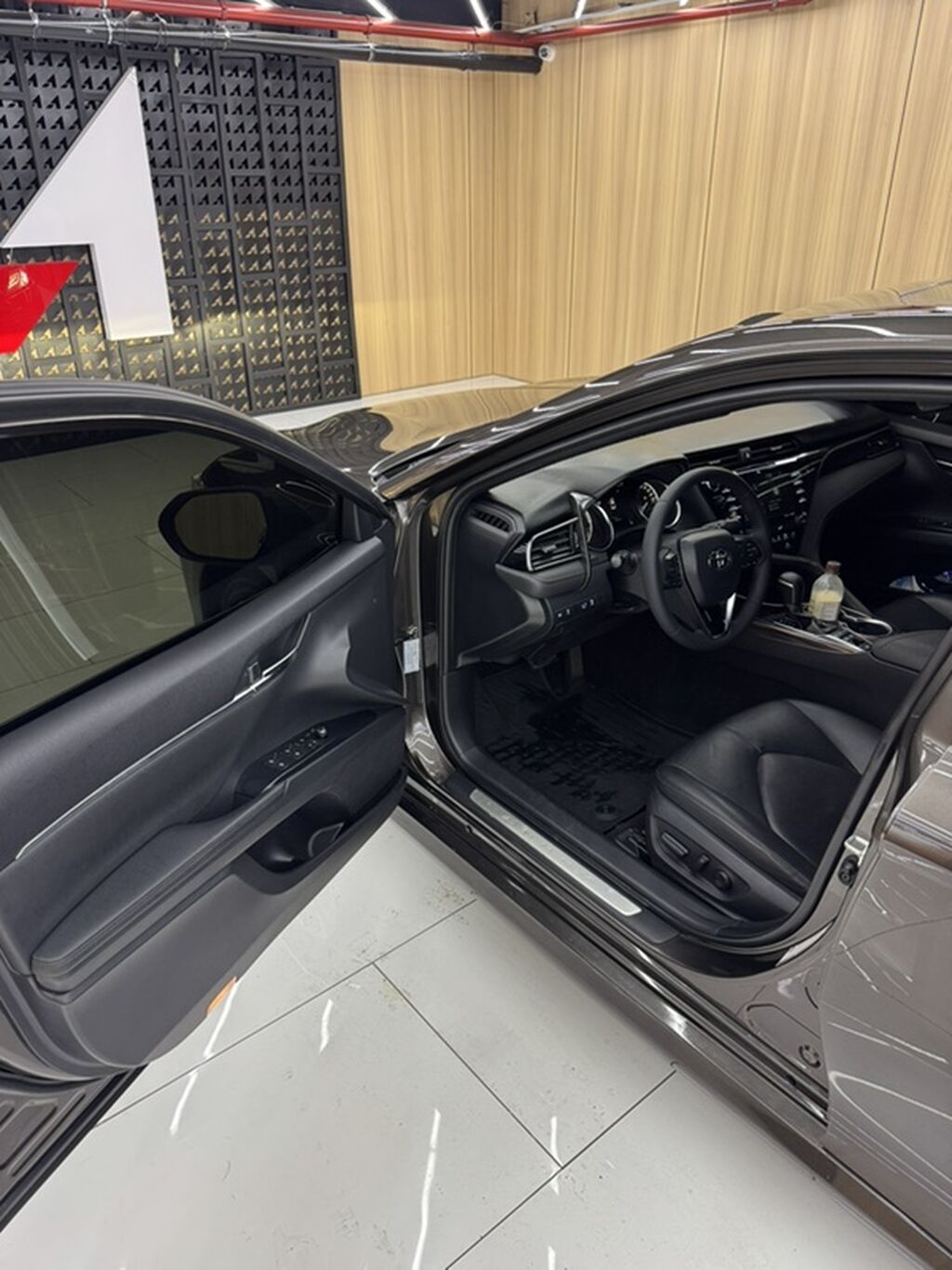 Toyota Camry: 2020 г., 2.5 л, Вариатор, Гибрид, Седан: фото 5