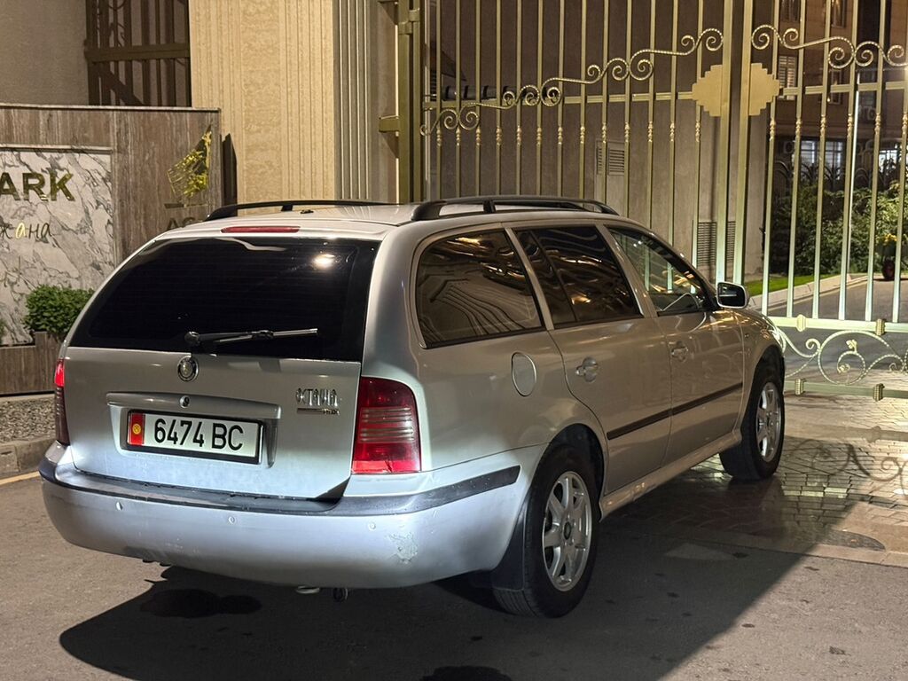 Skoda Octavia: 2003 г., 2 л, Автомат, Газ, Универсал: фото 5