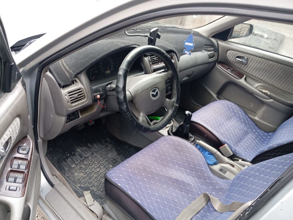 Mazda 626: 2001 г., 1.8 л, Механика, Бензин, Седан: фото 3