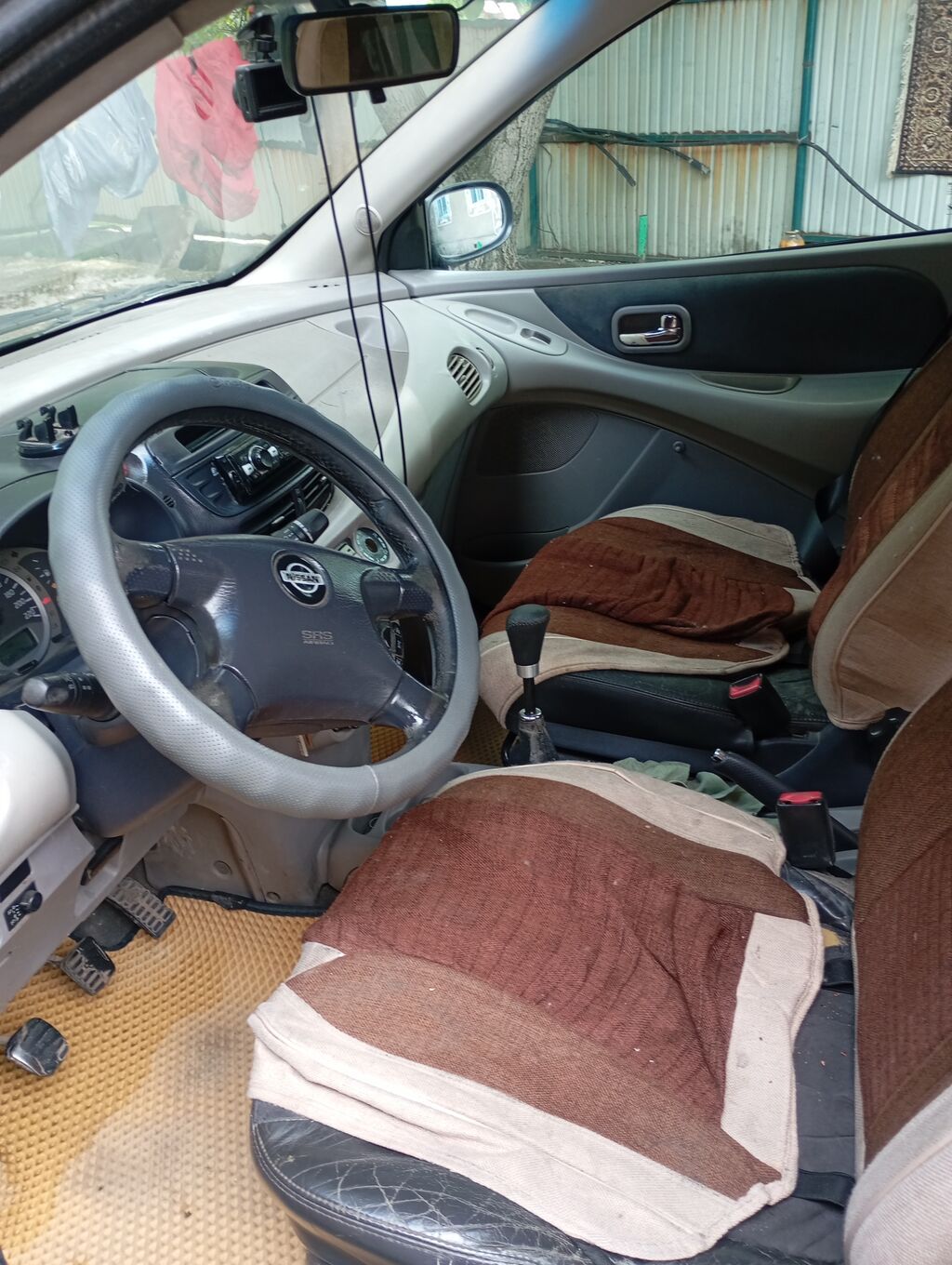 Nissan Note: 2002 г., 1.8 л, Механика, Бензин, Хэтчбэк: фото 3