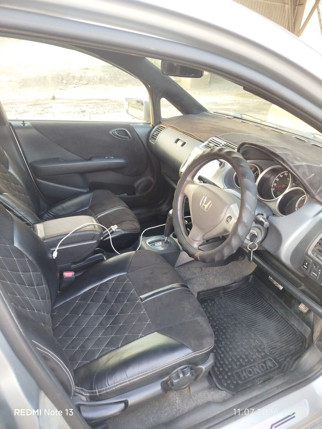 Продам Honda Fit 2003 г., 1.3 л, автомат: фото 4