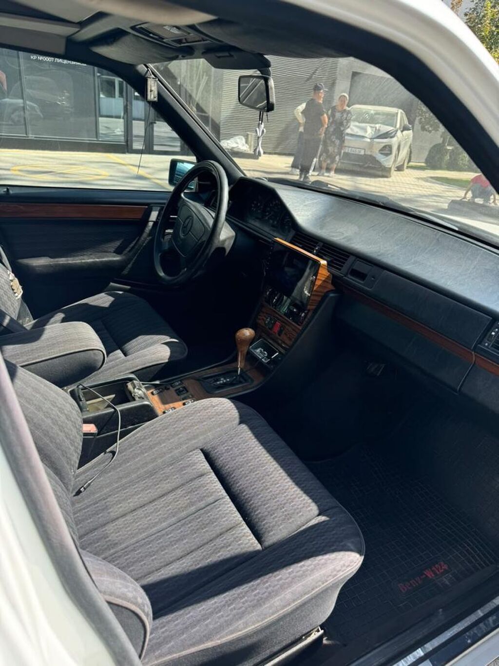 Mercedes-Benz E-Class: 1992 г., 2.2 л, Автомат, Бензин, Седан: фото 7