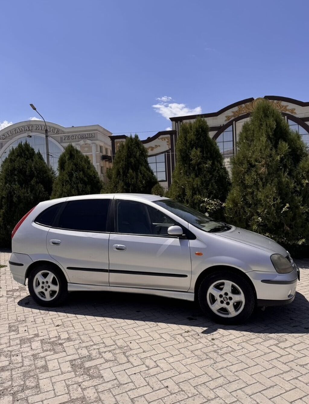 Nissan Almera Tino: 2002 г., 1.8 л, Механика, Газ, Универсал: фото 2