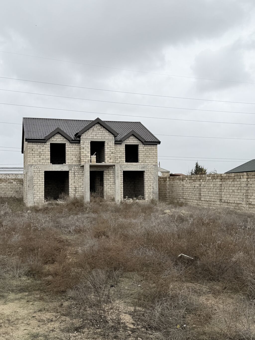 7 otaqlı, 222 kv. m, Təmirsiz