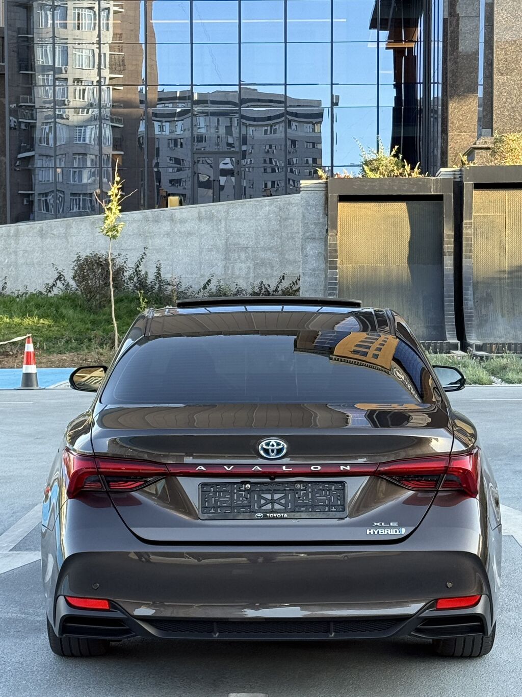 Toyota Avalon: 2018 г., 2.5 л, Автомат, Гибрид, Седан: фото 4