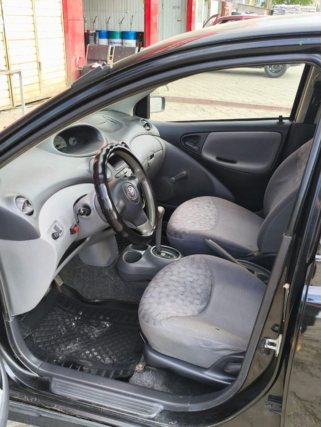 Toyota Echo: 2000 г., 1.5 л, Автомат, Бензин, Седан: фото 6