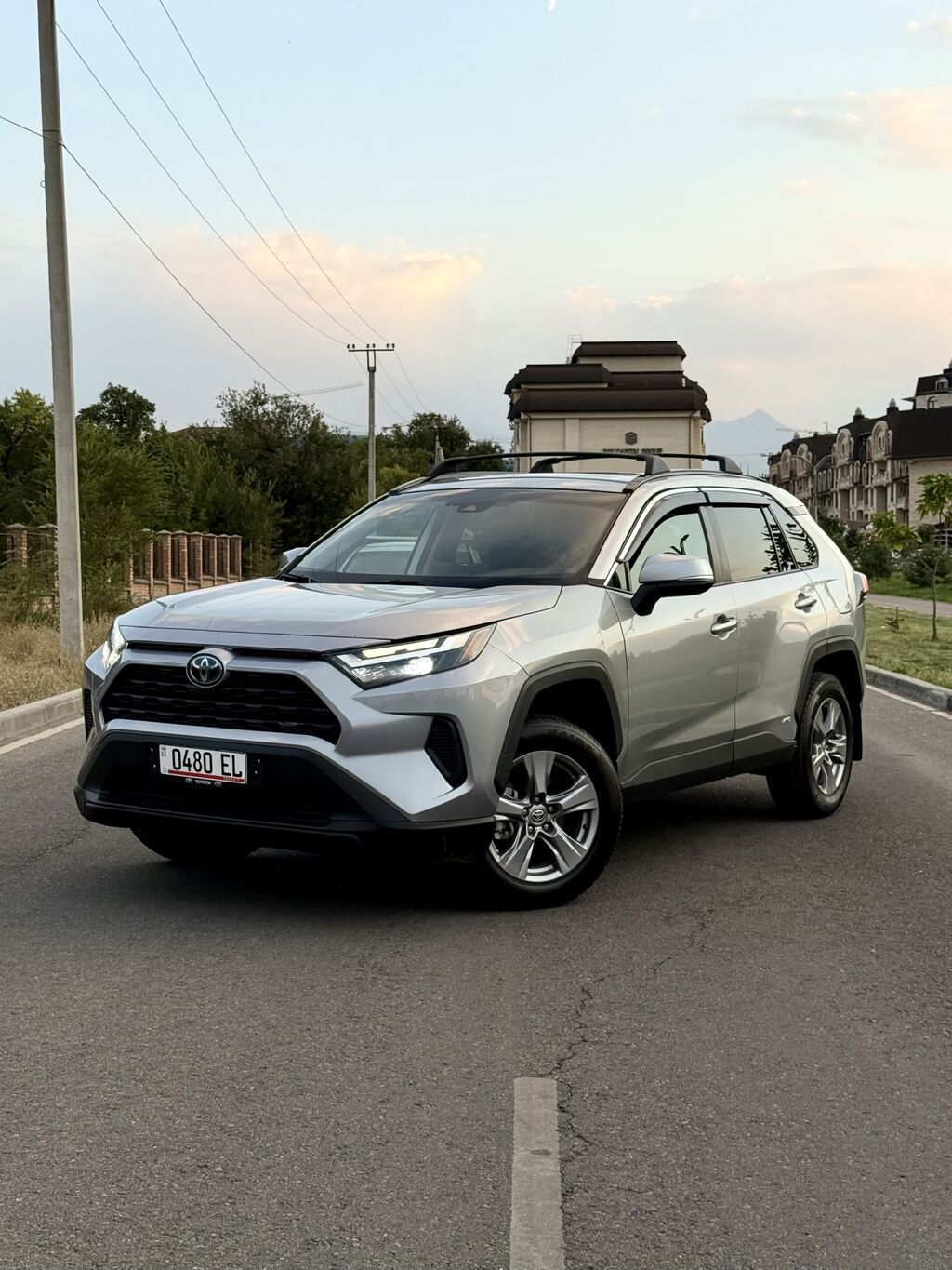 Toyota RAV4: 2022 г., 2.5 л, Автомат, Гибрид, Кроссовер: фото 2