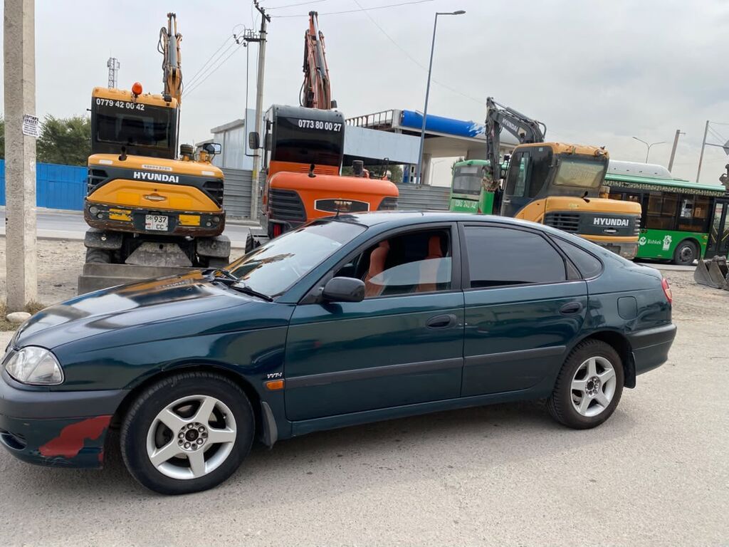 Toyota Avensis: 2002 г., Механика, Бензин, Хэтчбэк: фото 3