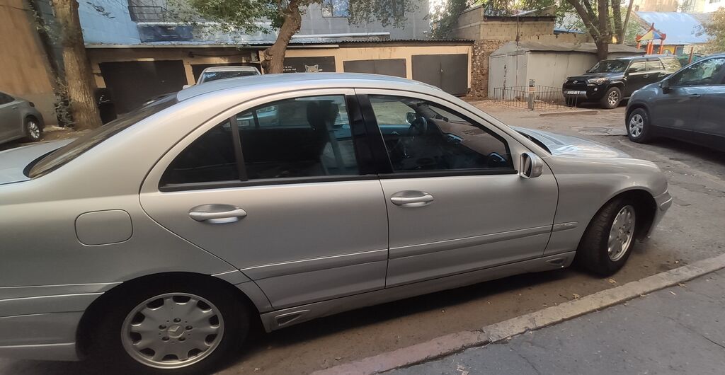 Mercedes-Benz C-Class: 2001 г., 2 л, Механика, Бензин, Седан: фото 5