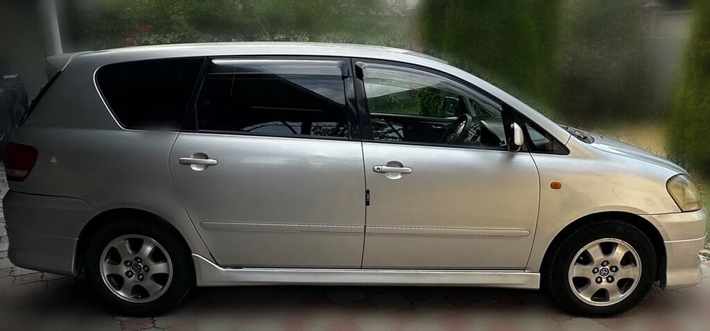 Toyota Ipsum: 2002 г., 2.4 л, Автомат, Бензин, Минивэн: фото 8