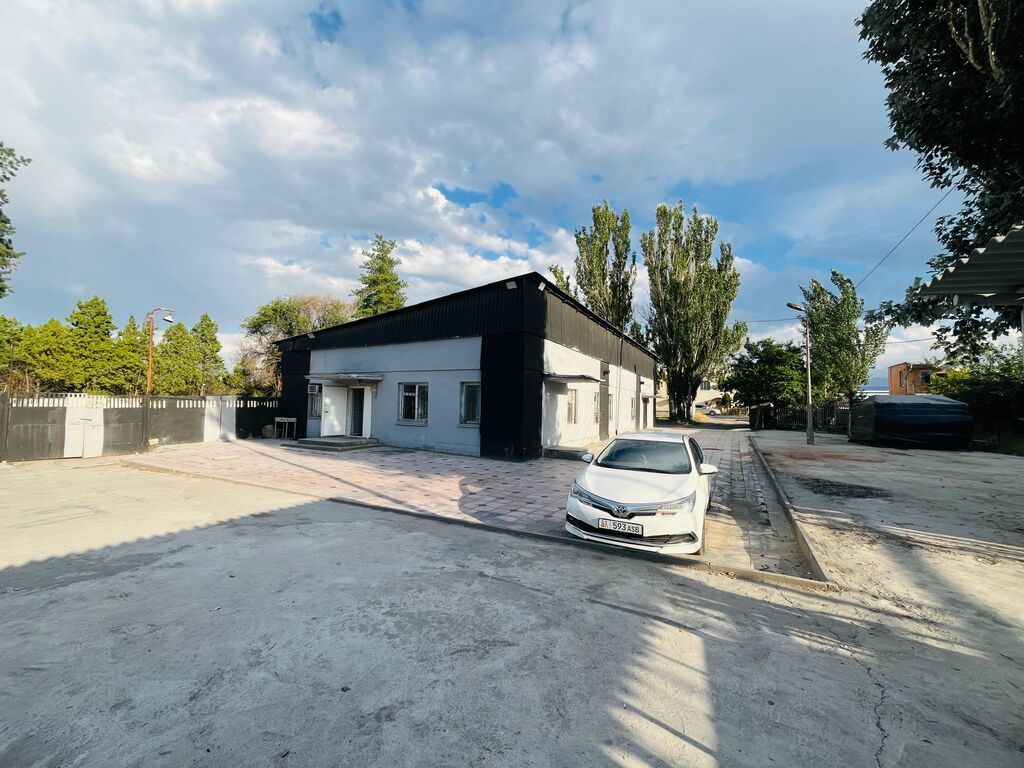 Здание, 1300 м² — фото 1