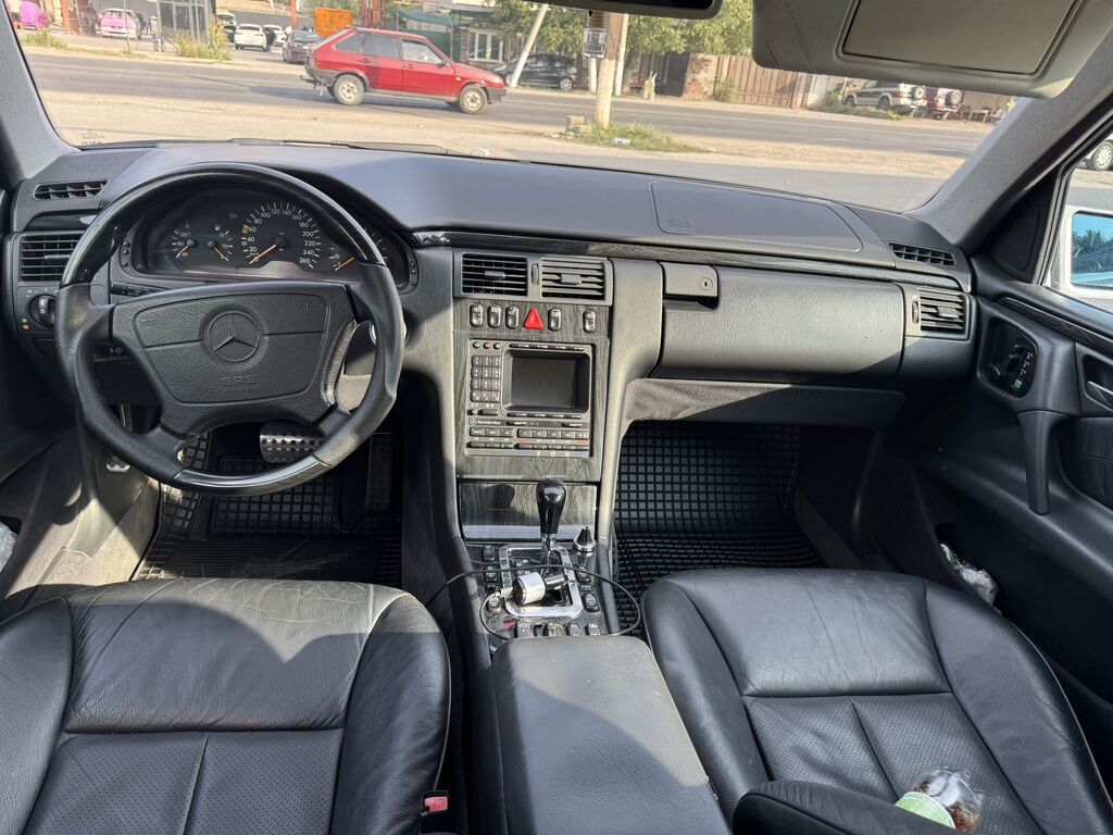 Mercedes-Benz E-Class: 1998 г., 4.3 л, Автомат, Бензин, Седан: фото 5