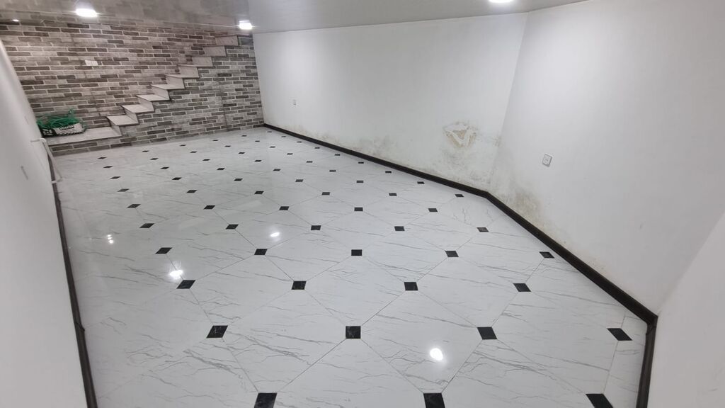 Ümumi 105 kvdır 1ci mərtəbə 75 kv zirzəmi isə 30 kvdır,qarışısında