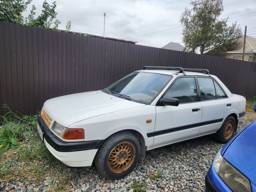 Mazda 323: 1989 г., 1.6 л, Механика, Бензин, Седан: фото 4