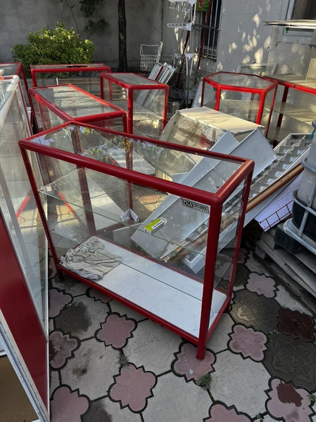 Торговое оборудование для магазина В наличии комплект витрин и: фото 3