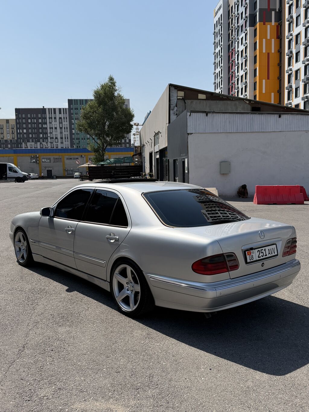 Mercedes-Benz E-Class: 2000 г., 4.3 л, Автомат, Бензин, Седан: фото 2