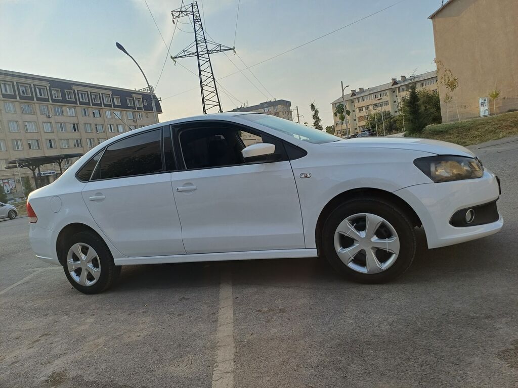 Volkswagen Polo: 2012 г., 1.6 л, Механика, Бензин, Седан: фото 3