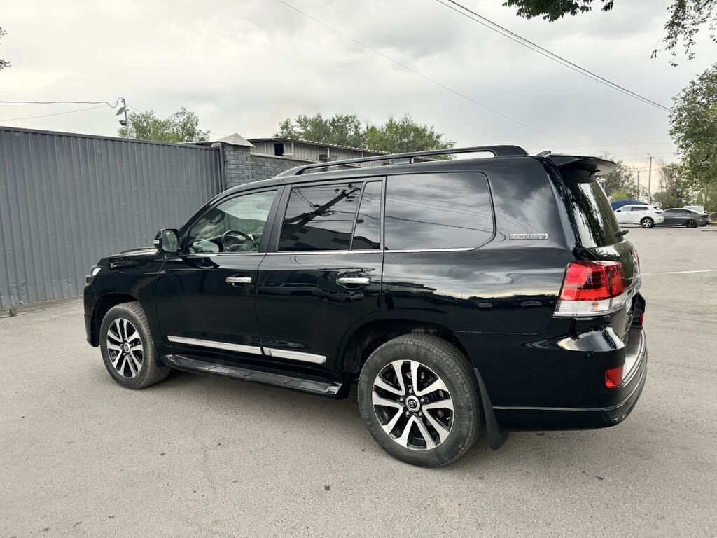 Toyota Land Cruiser: 2019 г., 4.6 л, Автомат, Бензин, Внедорожник: фото 4