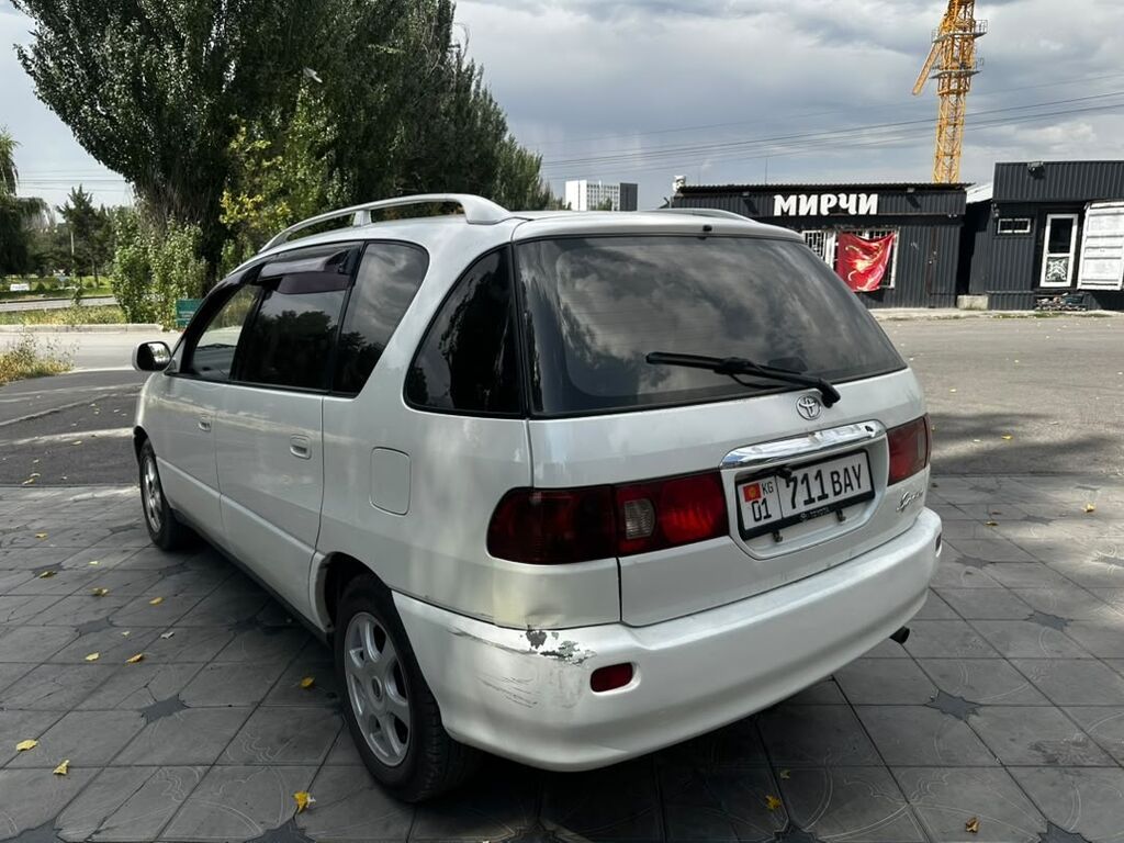 Toyota Ipsum: 2001 г., 2 л, Автомат, Газ, Минивэн: фото 4