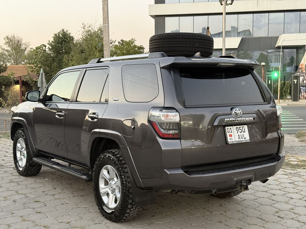 Toyota 4Runner: 2019 г., 4 л, Автомат, Газ, Внедорожник: фото 4