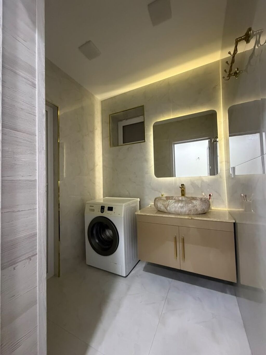 Dədə Qorqud 6 otaqlı, 178 kv. m, Yeni təmirli