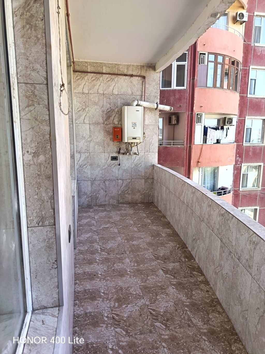28 mayda 12/7 mertebesinde 4 otaqli ev 1000 azn eşiyasiz 1000 azn