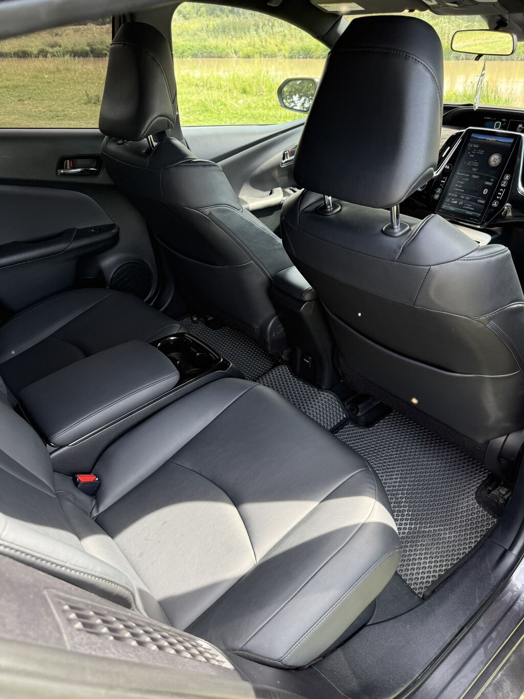 Toyota Prius: 2018 г., 1.8 л, Автомат, Гибрид, Лифтбек: фото 7