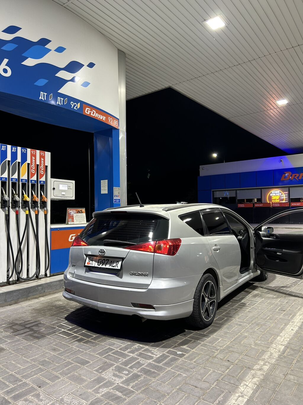 Toyota Caldina: 2003 г., 2 л, Автомат, Бензин, Универсал: фото 2