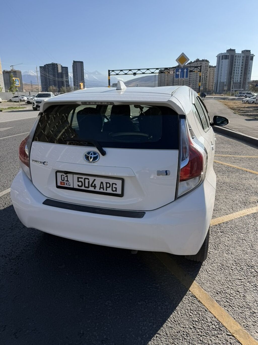 Toyota Prius C: 2016 г., 1.5 л, Вариатор, Гибрид, Хэтчбэк: фото 6