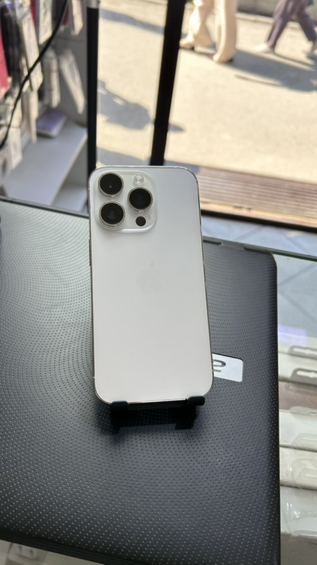 IPhone 14 Pro, Б/у, 128 ГБ, Серебристый, Защитное стекло, Чехол, 77 % — фото 1