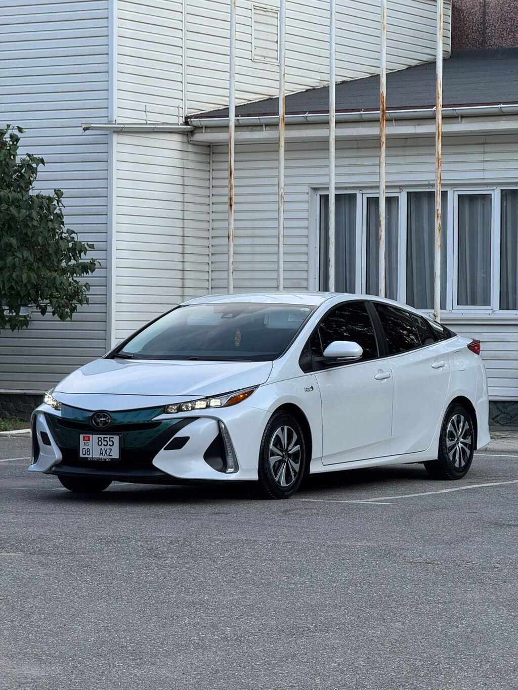 Toyota Prius: 2020 г., 1.8 л, Автомат, Электромобиль, Лифтбек: фото 1