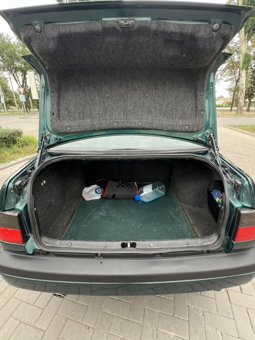Volkswagen Vento: 1996 г., Механика, Бензин, Седан: фото 8