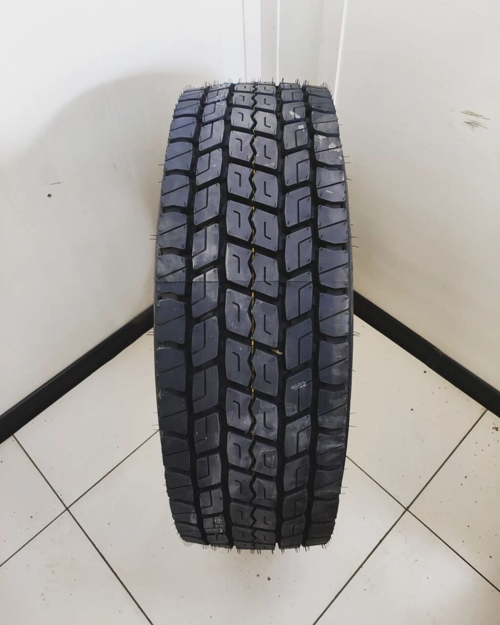 Шина AEOLUS 285/70R19,5 AllroadD на грузовой: фото 2