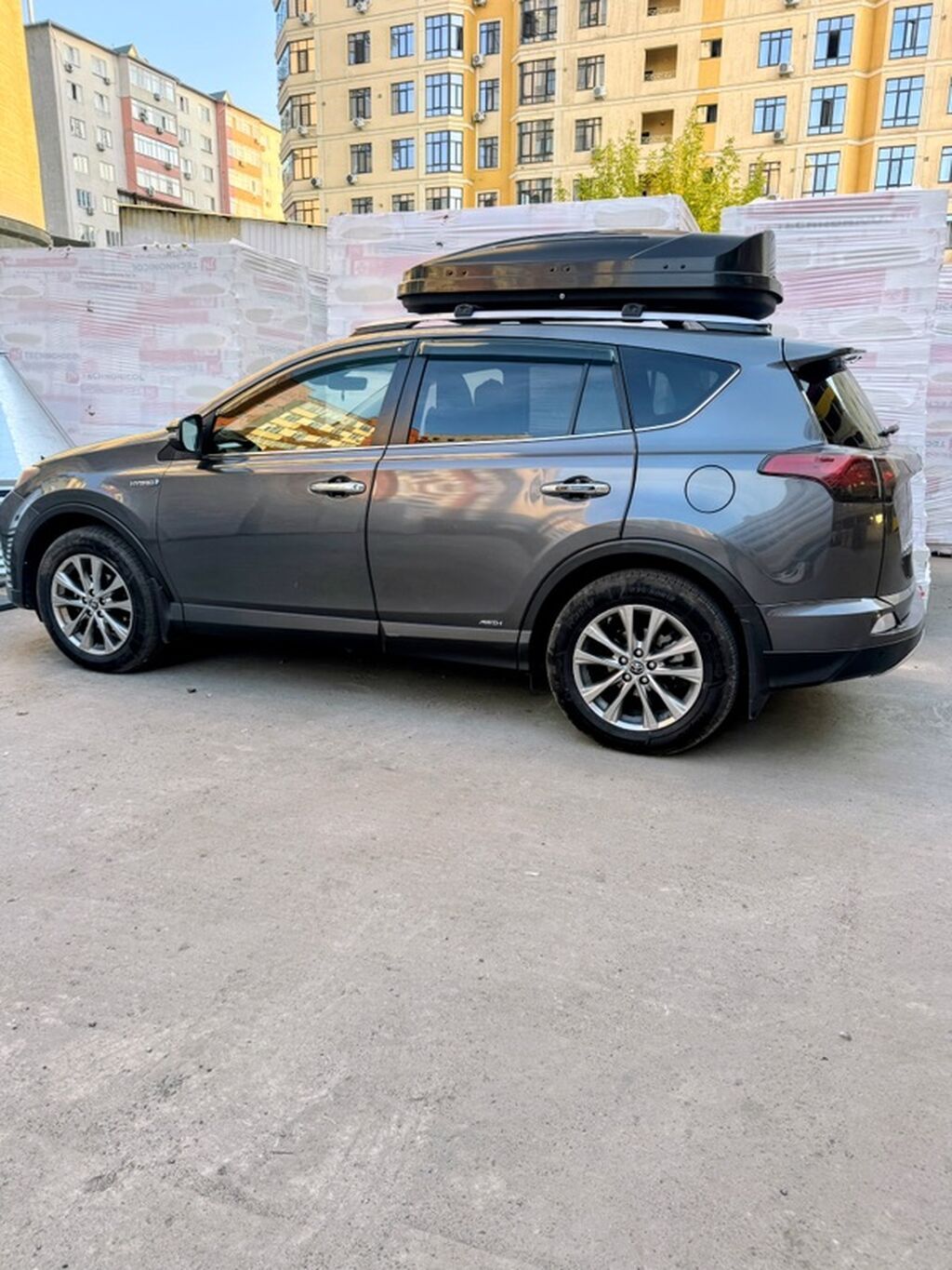 Toyota RAV4: 2017 г., 2.5 л, Гибрид, Кроссовер: фото 4