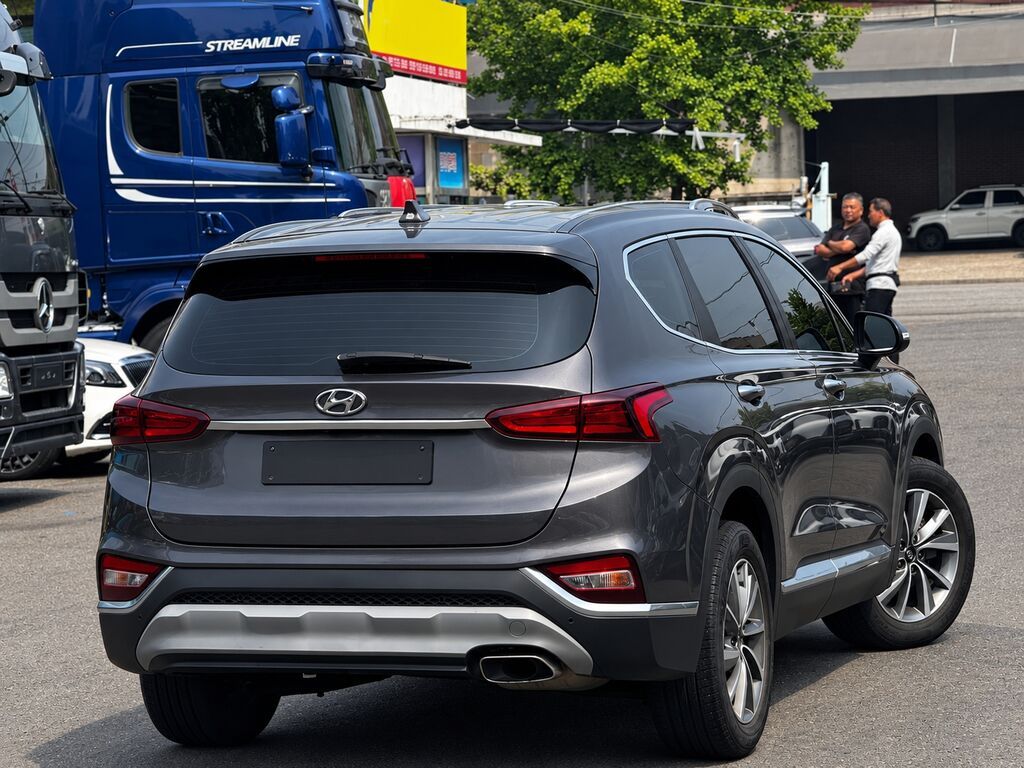 Hyundai Santa Fe: 2019 г., 2 л, Автомат, Бензин, Кроссовер: фото 2