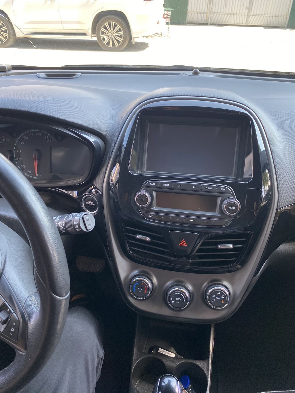 Chevrolet Spark: 2018 г., 1 л, Автомат, Бензин, Хэтчбэк: фото 8