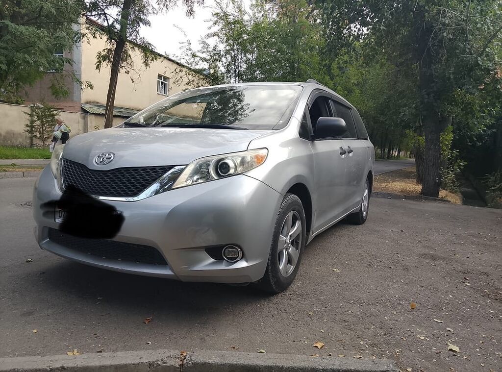 Toyota Sienna: 2011 г., 3.5 л, Автомат, Газ, Минивэн: фото 2