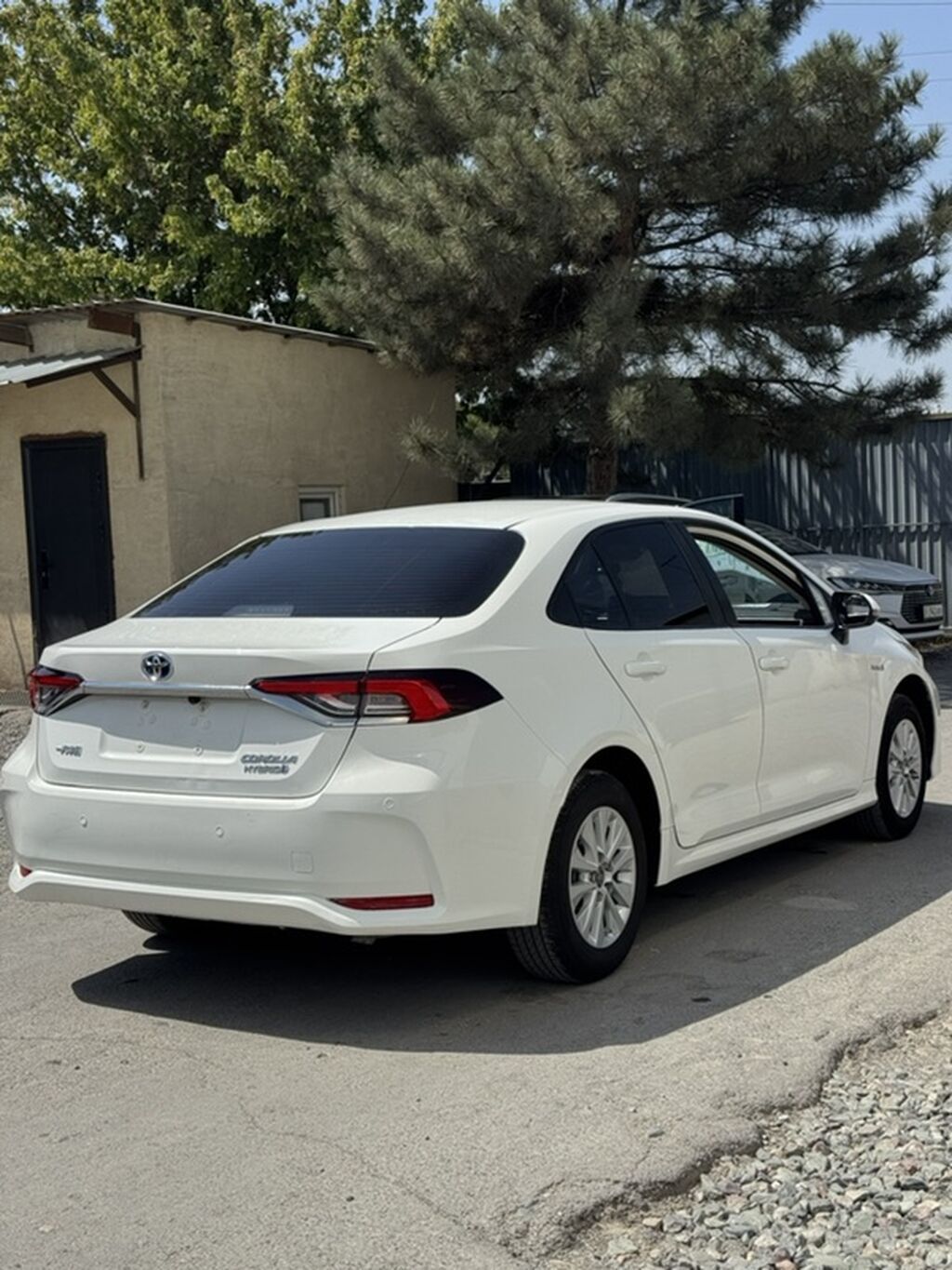 Toyota Corolla: 2022 г., 1.8 л, Вариатор, Гибрид, Седан: фото 3