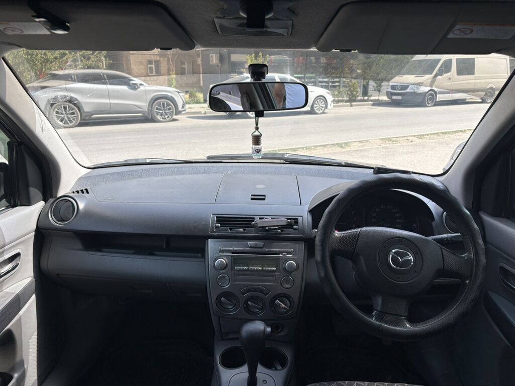 Mazda Demio: 2005 г., 1.3 л, Автомат, Хэтчбэк: фото 4