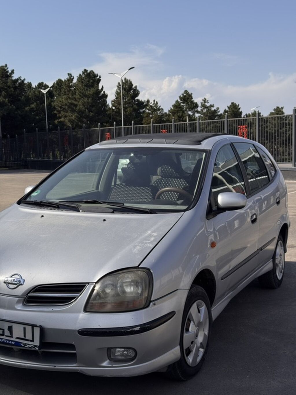 Nissan Almera Tino: 2001 г., 1.8 л, Механика, Минивэн: фото 3